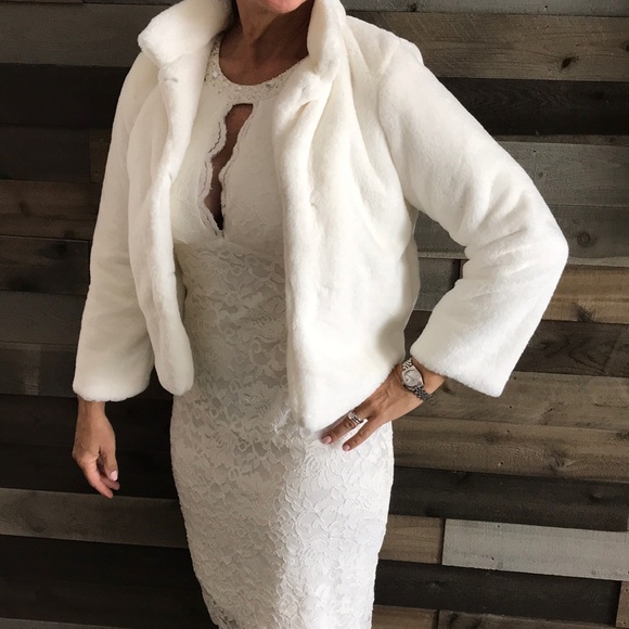 Off-white Lace Dress - Picture 5 of 5